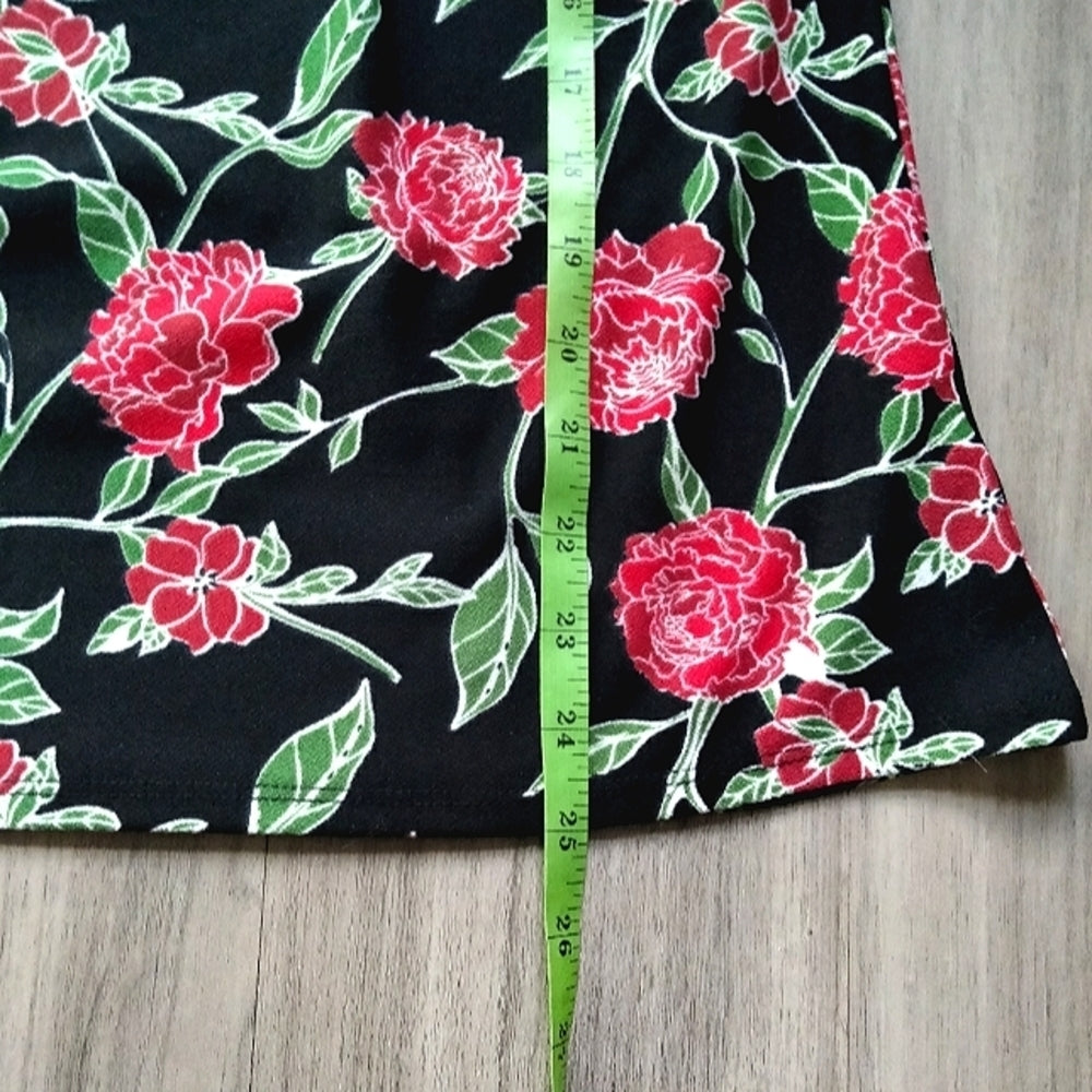 Love Scarlett Red & Black Floral Chain-Neck Top – Sleek & Chic Size Medium