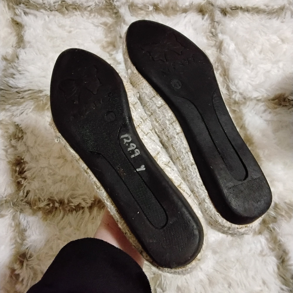 SIFAYF Pearl Embellished Cream Tweed Flats – Size 9 – Elegant Woven Design