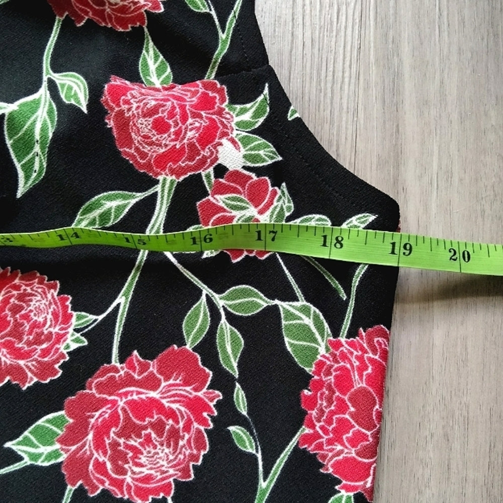 Love Scarlett Red & Black Floral Chain-Neck Top – Sleek & Chic Size Medium