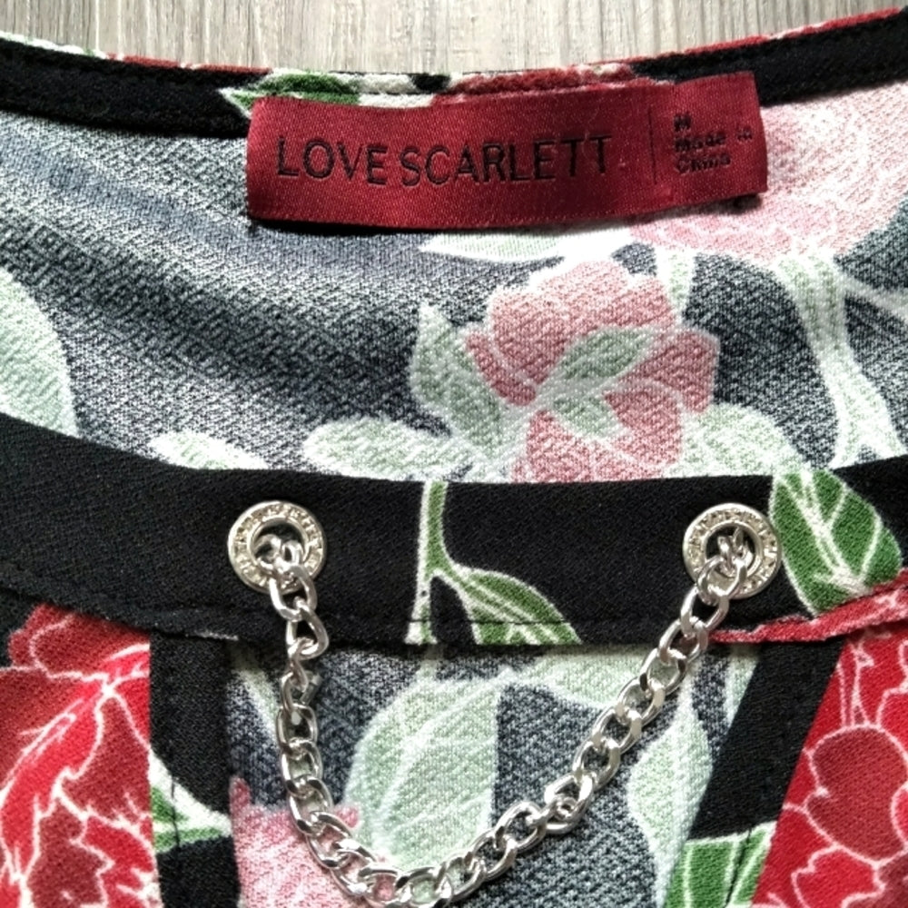 Love Scarlett Red & Black Floral Chain-Neck Top – Sleek & Chic Size Medium