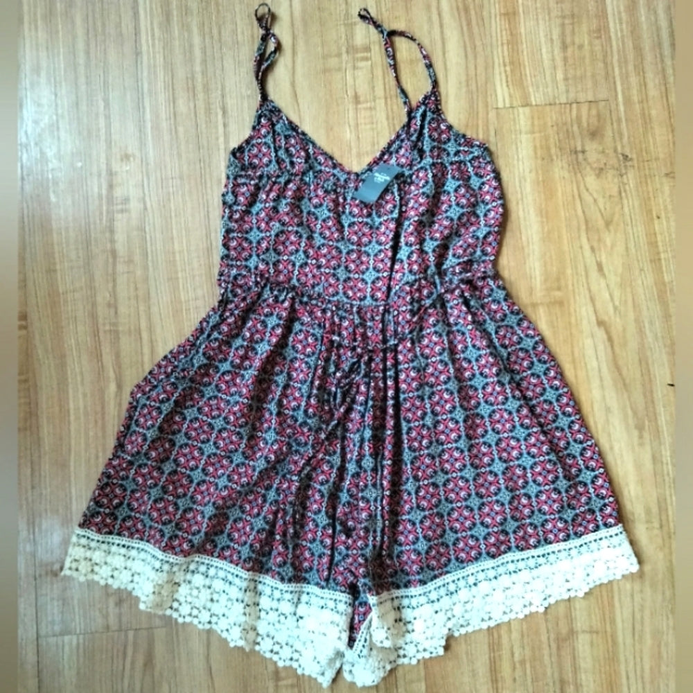 Abercrombie & Fitch Boho Black and Pink Cream Lace-Trim Romper Size Medium