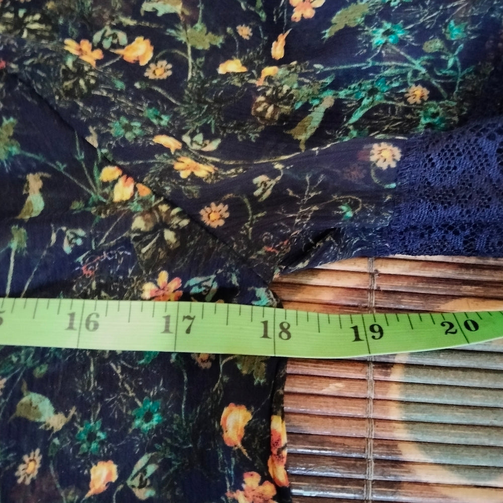 Princess Vera Wang Romantic Midnight Bloom Lace Juniors Blouse – Size Small