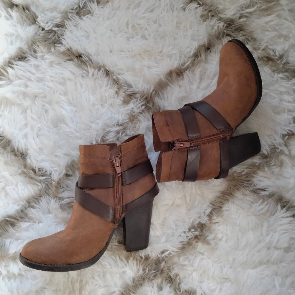Mossimo Supply Co. Brown Suede Ankle Boots – Size 6