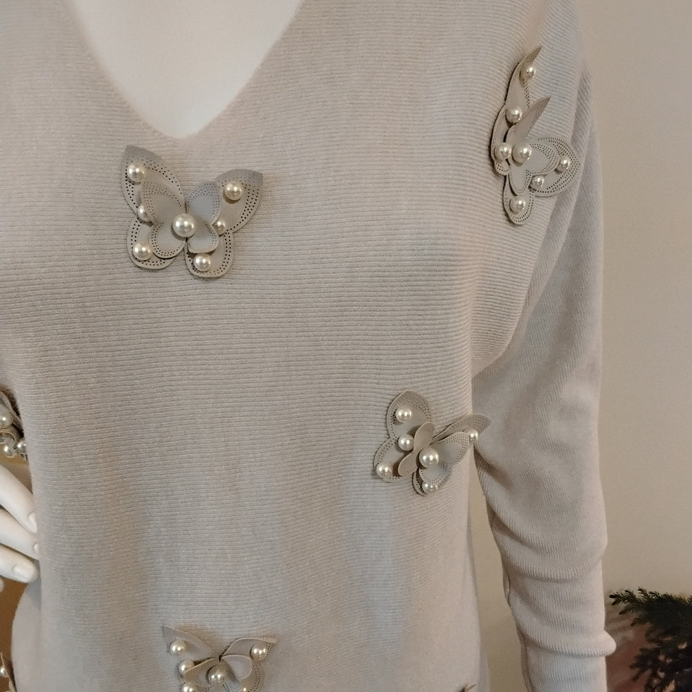 LIV MILANO Elegant Ribbed Cream Sweater with Butterfly & Pearl Accents Sz M