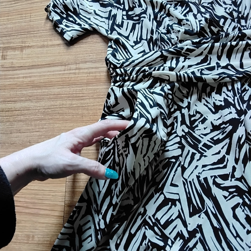 Max & Cleo Cream & Black Geometric Pocket Dress – Size 4