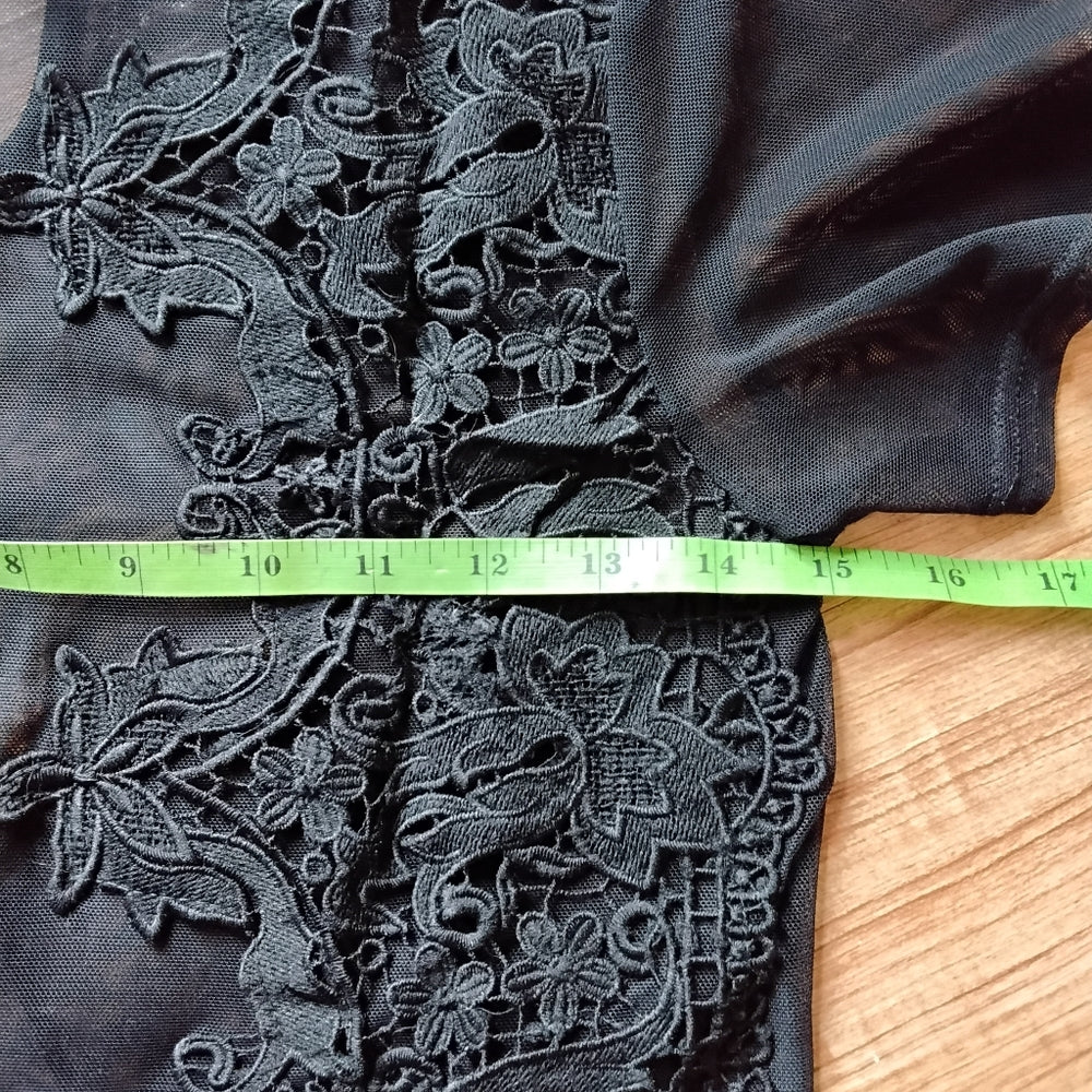 Charlotte Russe Sheer Floral Lace Keyhole Top – Black Elegance - Sz Small