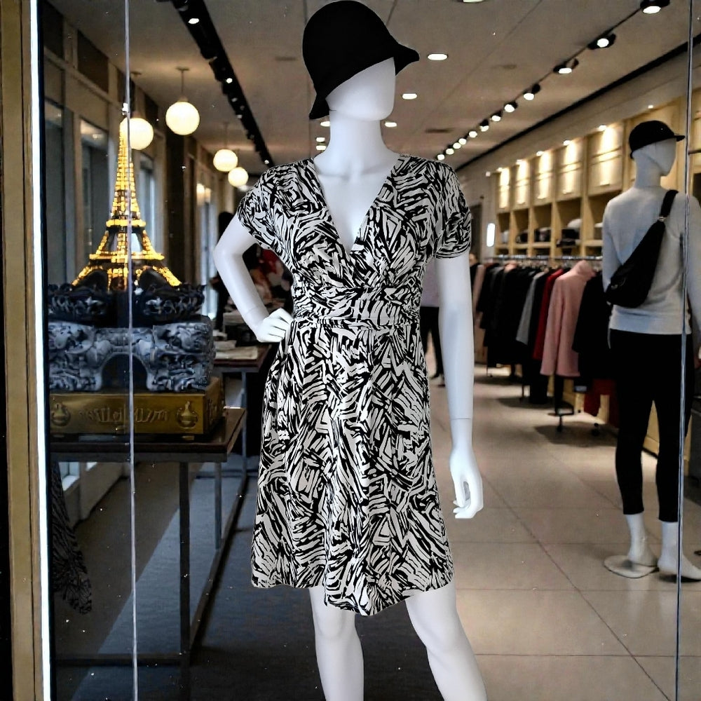 Max & Cleo Cream & Black Geometric Pocket Dress – Size 4