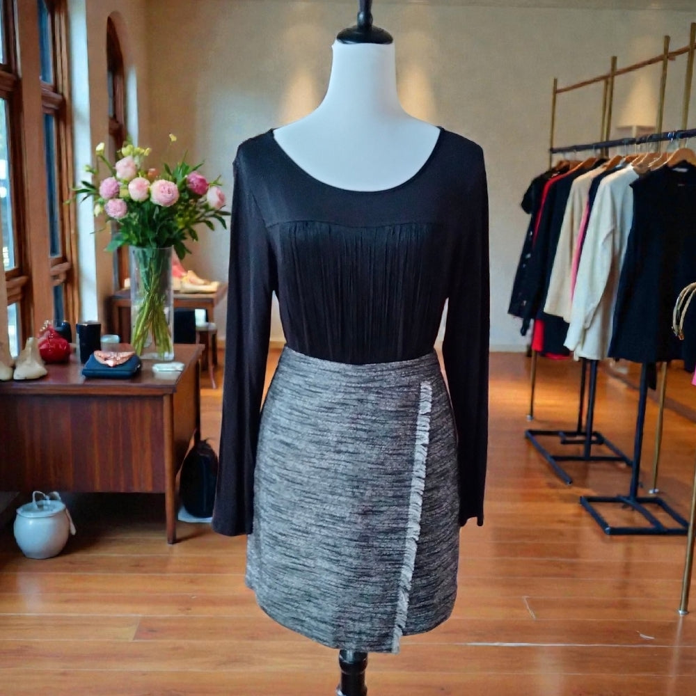 Skye's The Limit Statement Fringe Top – Sleek & Stylish  Sz M