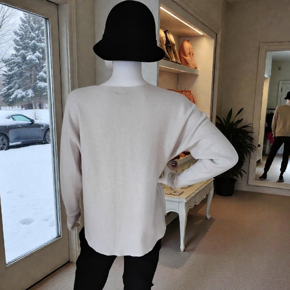 LIV MILANO Elegant Ribbed Cream Sweater with Butterfly & Pearl Accents Sz M